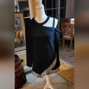 ASYMMETRICAL OPEN ONE SHOULDER BLACKโSWEATER TUNIC